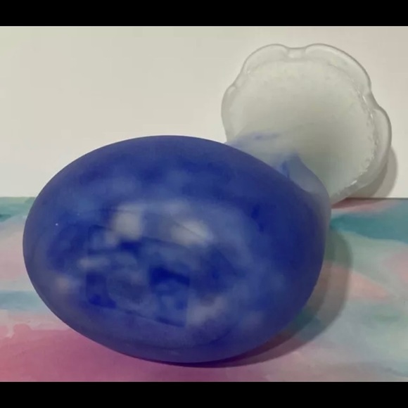 *SOLD* 9” Cobalt Blue & White Satin Finish Vase w/Handle ~Handblown Art Glass - Picture 6 of 10